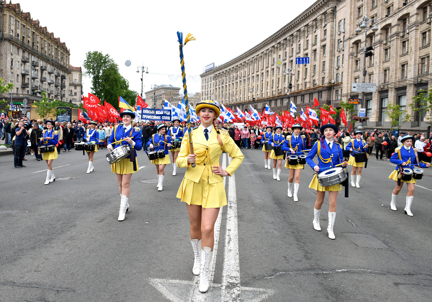 Участники первомайской демонстрации в Киеве, 1 мая 2017 года