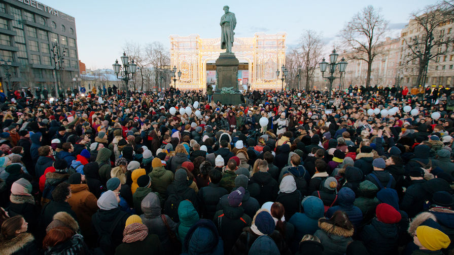 Во время акции памяти жертв пожара в&nbsp;Кемерово на&nbsp;Пушкинской площади в&nbsp;Москве, 27 марта 2018 года