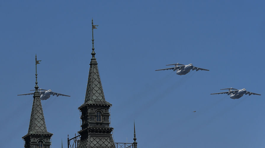 Военно-транспортные самолеты Ил-76МД во время генеральной репетиции военного парада Победы, 7 мая 2019 года