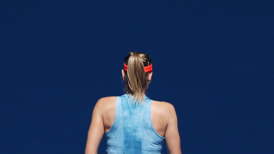 Россиянка Мария Шарапова во время матча Открытого чемпионата Австралии против Эшли Барти