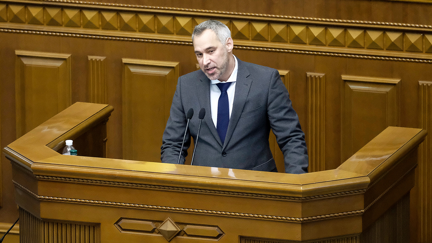 Генпрокурор Украины Руслан Рябошапка на внеочередном заседании Верховной рады по вопросу о его...

