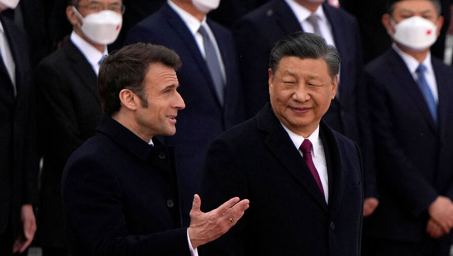 Макрона раскритиковали за слишком дружелюбную встречу Си Цзиньпина