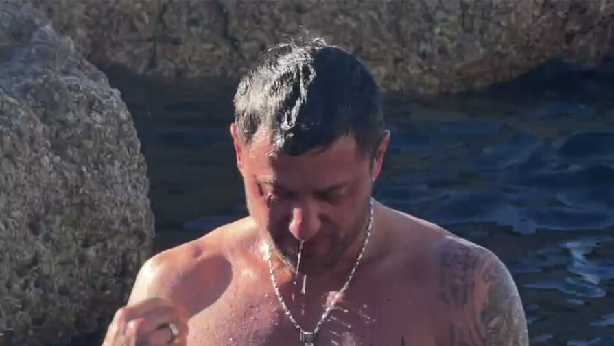 Прилучный покрестился в Атлантическом океане