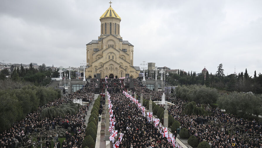 В Сионском соборе в Тбилиси похоронили патриарха Грузии Илию II