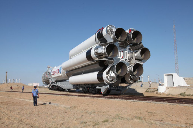 Транспортировка ракеты «Протон-М» с аппаратами «Глонасс-М» на стартовую площадку