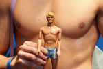 Бойфренд Барби Кен отметил свое 50-летие в феврале 2011 года. Модель держит куклу на пресс-показе 62-й выставки игрушек в Нюрнберге