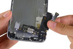 Специалисты iFixit указывают на относительную простоту демонтажа модуля дисплея и аккумуляторной батареи
