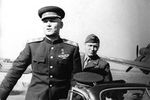 Командующий войсками 1-го Украинского фронта маршал Советского Союза Иван Степанович Конев едет на встречу к американцам, апрель 1945 года