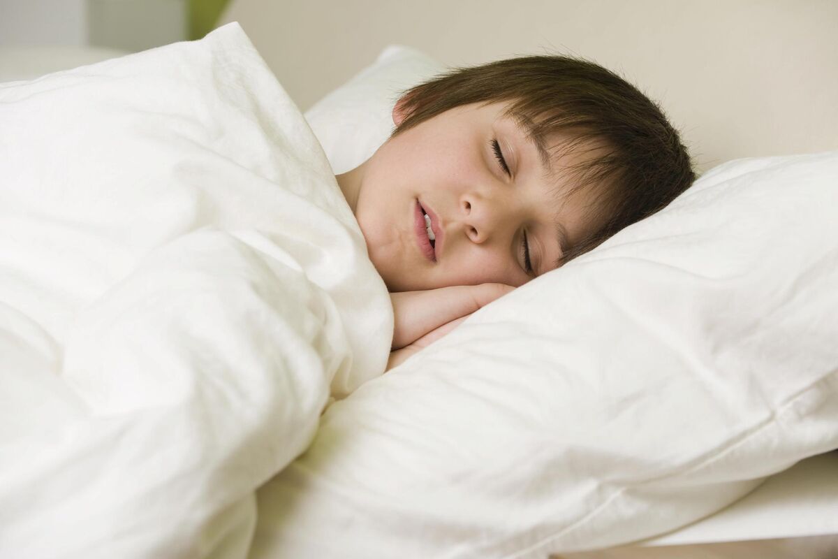 От сухого воздуха до аллергии и аденоидов: почему ребенок спит с открытым ртом - рукописныйтекст.рф