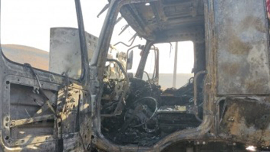 В Иркутской области водитель грузовика сгорел в машине, задев высоковольтную линию