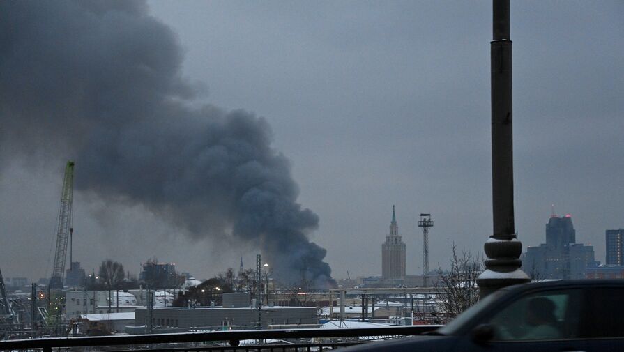 РЕН ТВ: два человека пострадали при пожаре на складе в центре Москвы