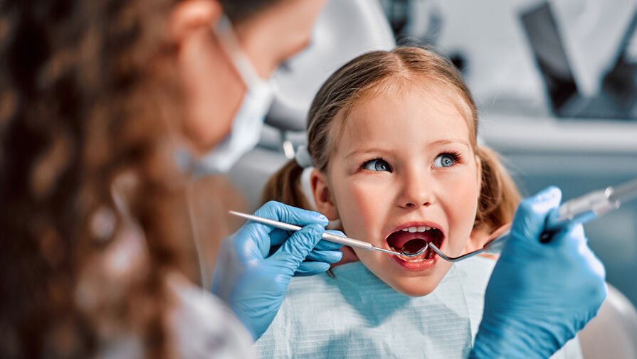 Названы топ-5 самых вредных продуктов для детских зубов