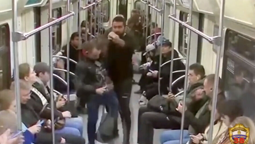Московские полицейские задержали мужчину, напавшего на пассажира в метро