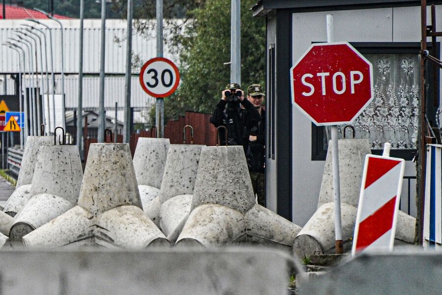 Пограничники и заградительные сооружения, возведенные польской стороной на белорусско-польской границе, 12 сентября 2025 года