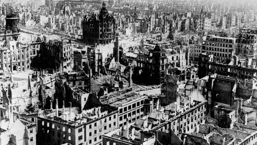 Город Дрезден после бомбардировок союзных войск, 1945 год