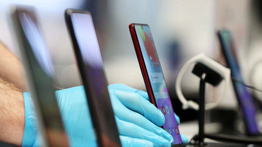 "Назло бабушке отморожу уши". Почему США не оставят россиян без "айфонов"