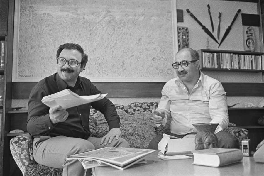 Братья Рустам (слева) и Максуд Ибрагимбековы, 1980&nbsp;год 