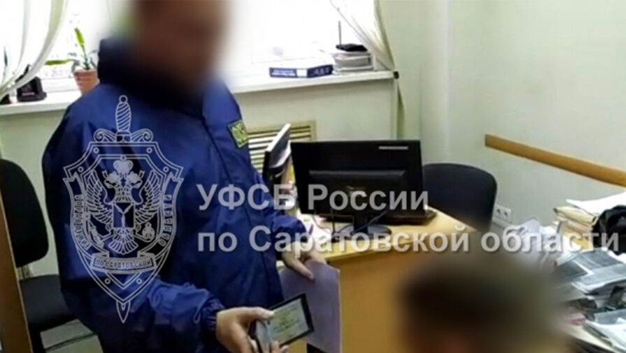 В Саратове сотрудников налоговой подозревают в получении миллиона рублей в качестве взятки