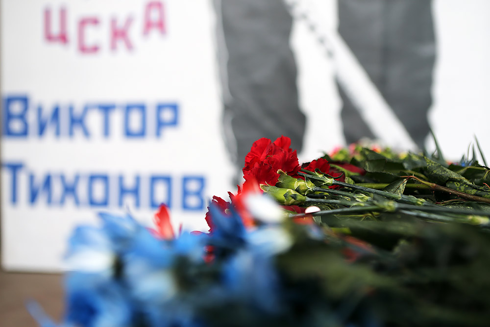 Прощание с хоккейным тренером Виктором Тихоновым в Москве