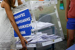 Подсчет голосов на избирательных участках в Афинах