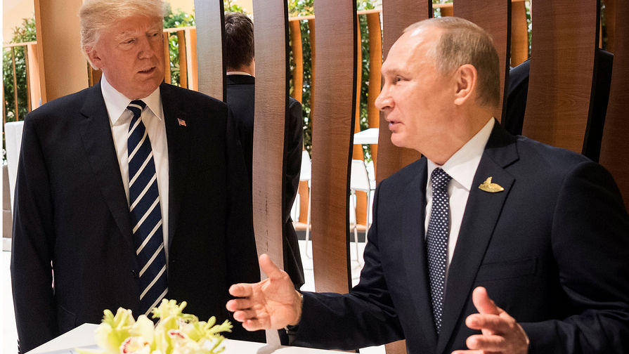Президент США Дональд Трамп и президент России Владимир Путин на саммите G20 в Гамбурге, 7 июля 2017 года 