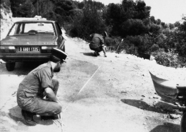 Французские жандармы на месте аварии с участием Грейс Келли, 1982 год