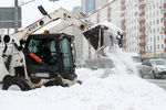 Уборка снега на Ленинском проспекте во время снегопада, 13 февраля 2021 года