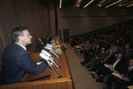 Государственный секретарь России Геннадий Бурбулис выступает на совещании редакторов российских газет, 1992 год