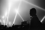 Лучи прожекторов войск ПВО освещают небо Москвы. Москва, июнь 1941 года 