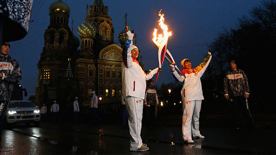 На&nbsp;эстафете олимпийского огня &laquo;Сочи 2014&raquo; в&nbsp;Санкт-Петербурге, 2013 год
