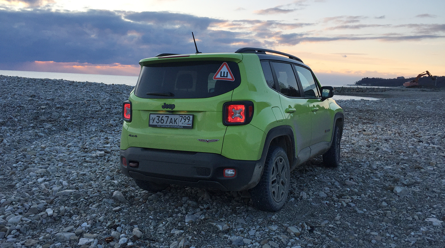 Картинки по запросу "Jeep Renegade Trailhawk спереди"