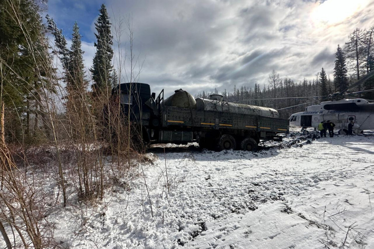 Грузовой «Урал» с людьми ушел под лед в Якутии - Газета.Ru | Новости