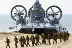 Малый десантный корабль на воздушной подушке (МДКВП) «Мордовия» и военнослужащие береговых войск на полигоне Балтийского флота в рамках совместного российско-белорусского оперативного учения «Щит Союза – 2015» в Калининградской области