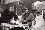 <b>“Кофе и сигареты” (2003)</b>
<br><br>
Черно-белый альманах Джима Джармуша объединяет 11 новелл, герои каждой из которых — знаменитые актеры, музыканты и шоумены — рассуждают о житейском за чашкой кофе. Билл Мюррей появляется в новелле Delirium в необычном камео — в роли официанта небольшого кафе, обслуживающего рэперов GZA и RZA из Wu-Tang Clan. 