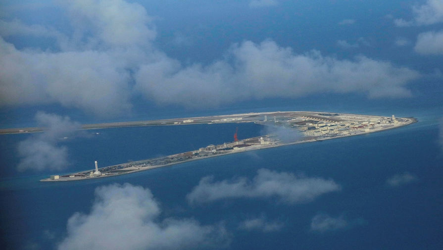 Занятый Китаем остров Суби-Риф архипелага Спратли в Южно-Китайском море