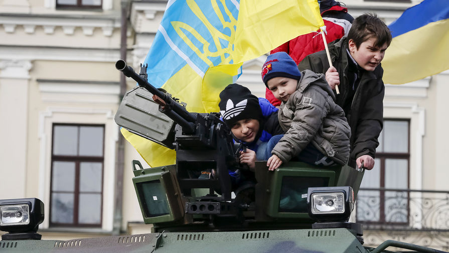 Выставка нового украинского вооружения в Киеве во время празднования Дня защитника Украины, 14 октября 2015 года