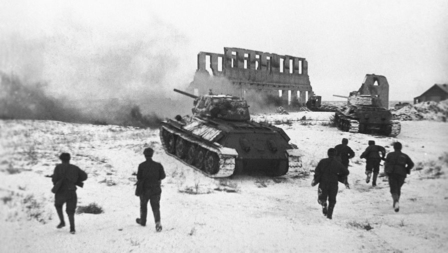 Советские бойцы атакуют немецкий опорный пункт, Сталинград, 1 декабря 1942 года