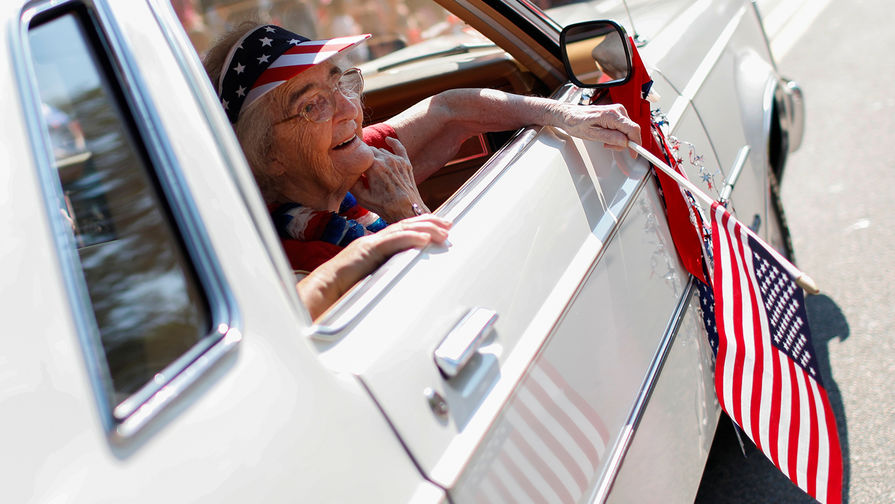 93-летняя Мейбл Виттенмайер во время парада в&nbsp;честь Дня независимости США в&nbsp;городе Барнстейбл, штат Массачусетс, 4 июля 2019 года