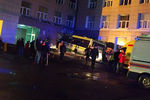 На месте ДТП, где пассажирский автобус врезался в здание Новгородского госуниверситета, 4 ноября 2020 года