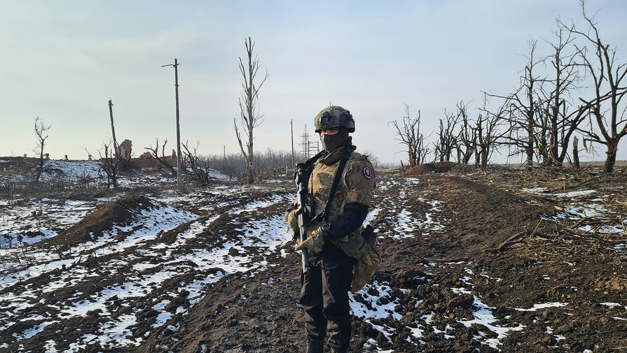 РИА Новости: бойцы ЧВК Вагнер собирают тела украинских военных в Артемовске