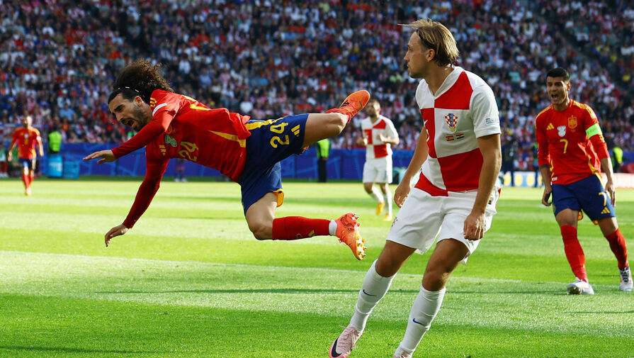 Испания выиграла первый тайм у Хорватии со счетом 3:0