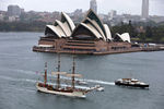Парад парусников во время Международного смотра флота в Сиднейской бухте