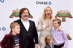 Джек Блэк и Кейт Хадсон с сыновьями на премьере «Кунг-фу Панды – 3» в Лос-Анджелесе