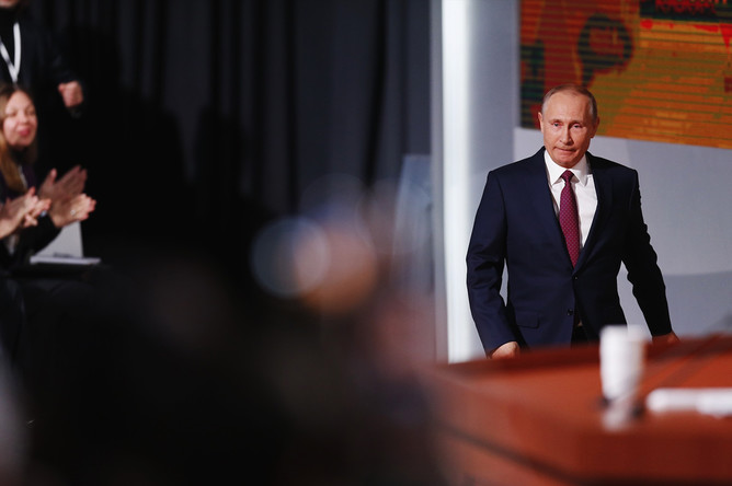 Президент России Владимир Путин во время ежегодной пресс-конференции в Москве, 14 декабря 2017 года