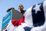 Барак Обама выступает с речью в штате Айова во время предвыборной кампании 2012 года