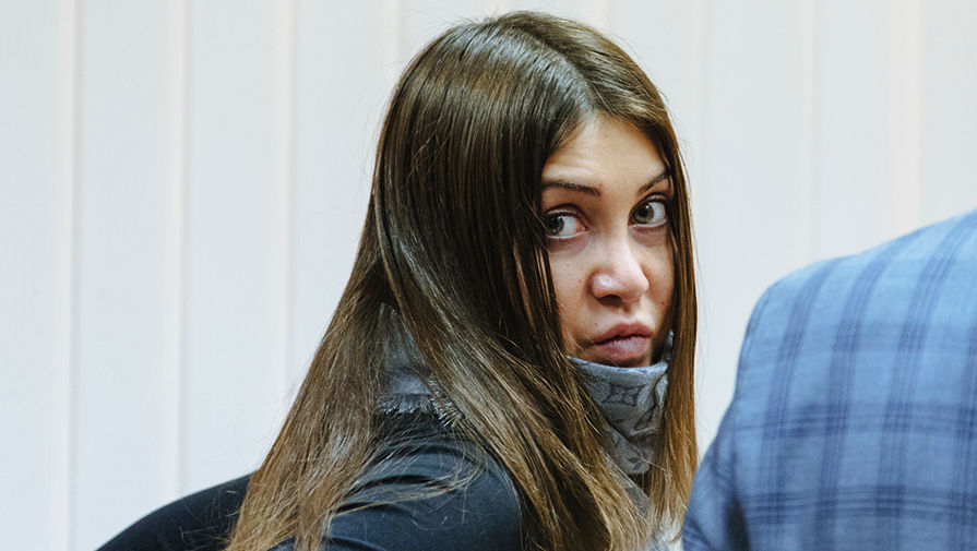 Мара Багдасарян в здании Савеловского суда в Москве