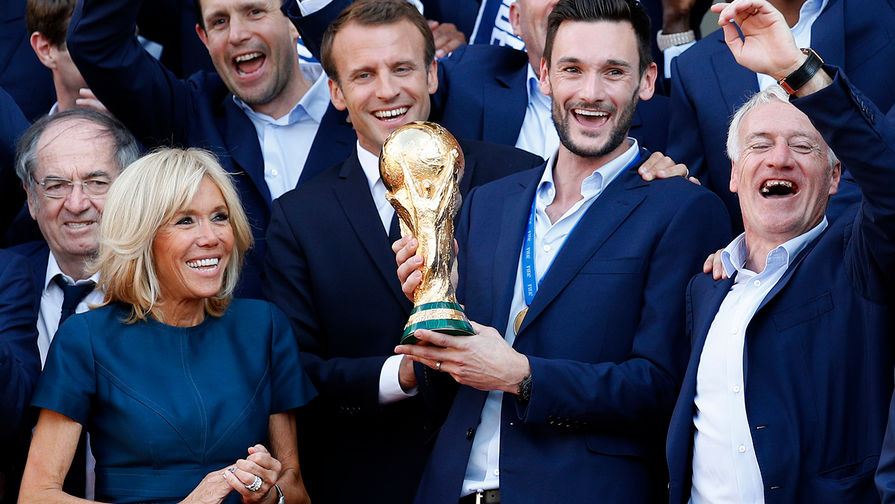Игроки сборной Франции на&nbsp;приеме у&nbsp;президента Эммануэля Макрона, 16 июля 2018 года