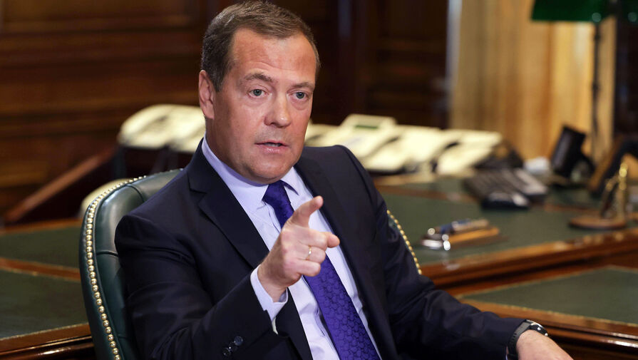Медведев заявил, что жители Украины рано или поздно выберут адекватных лидеров