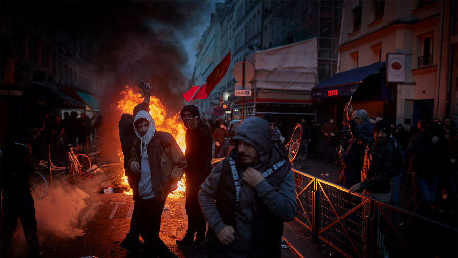В ходе столкновений курдов с полицией после стрельбы в Париже пострадали 11 силовиков