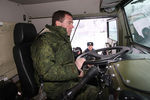 Дмитрий Медведев во время осмотра на полигоне «Выстрел» в Подмосковье образцов новой военной техники, 2010 год